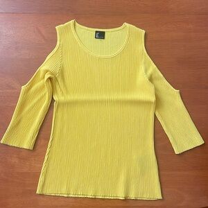 Top with open shoulder sleeves